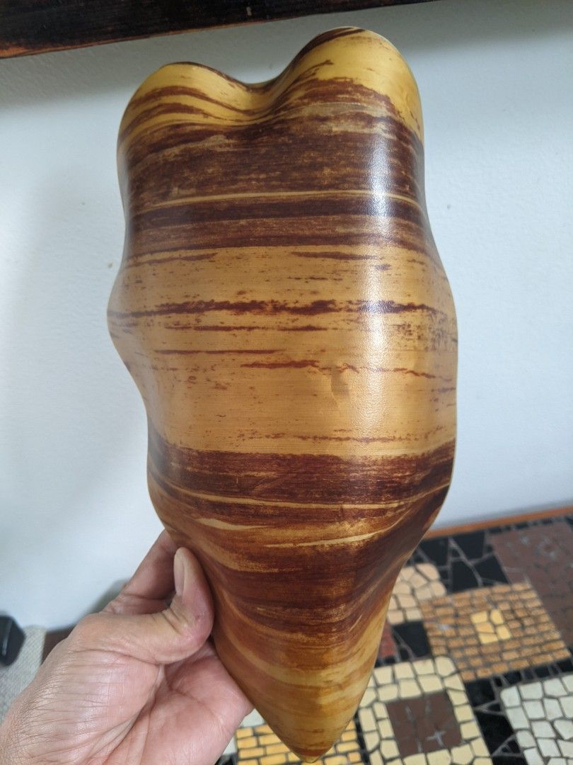 Handmade Leaf bowl banana bark & capiz shells (Category: Other Kitchenware & Tableware) located in Tagaytay City. Submitted by iam_tp (Listing ID 1339219179, Image 2). Description: Leaf bowl golden capiz shell & banana bark 10x2x5"HT For chocolates/candies Php980.