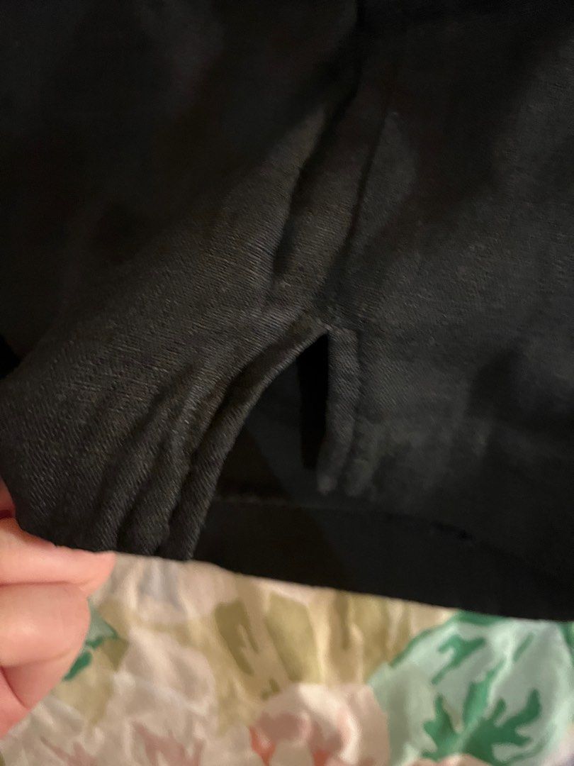 H&M Jersey Mini Black Skirt (Category: Skirts) located in Quezon City. Submitted by berrrry09 (Listing ID 1339319791, Image 3). Description: RFS: decluttering Good as new.