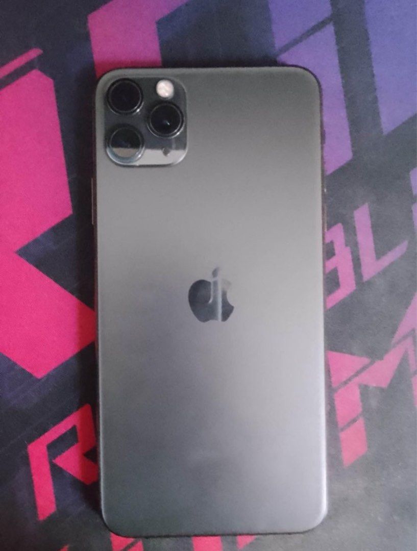Iphone 11 pro max (256gb) (Category: iPhone 11 Series) located in Manila. Submitted by SupremeLeader (Listing ID 1339347999, Image 2). Description: Smart locked No defects Smooth 74% Bh Original screen and all With true tone Face id.