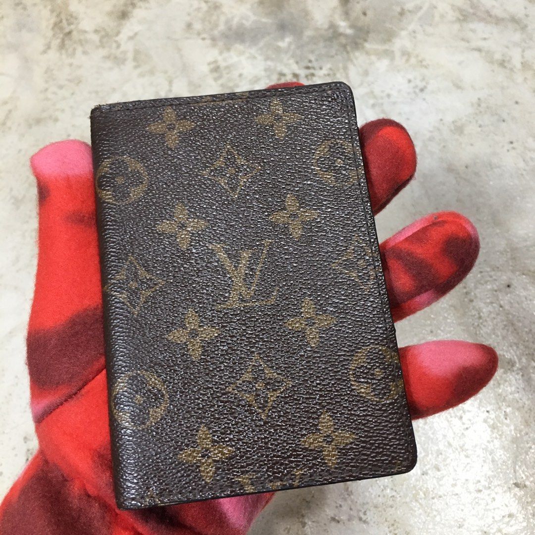 LOUISVUITTON PASSPORT HOLDER CARD (Category: Luxury Bags & Wallets) located in Caloocan City. Submitted by thrift.crcl (Listing ID 1339327341, Image 1). Description: LouisVuitton passport holder DESCRIPTION: 8/10 condition Need repair Check details pictures 4.5 width 6 length Made in Italy .