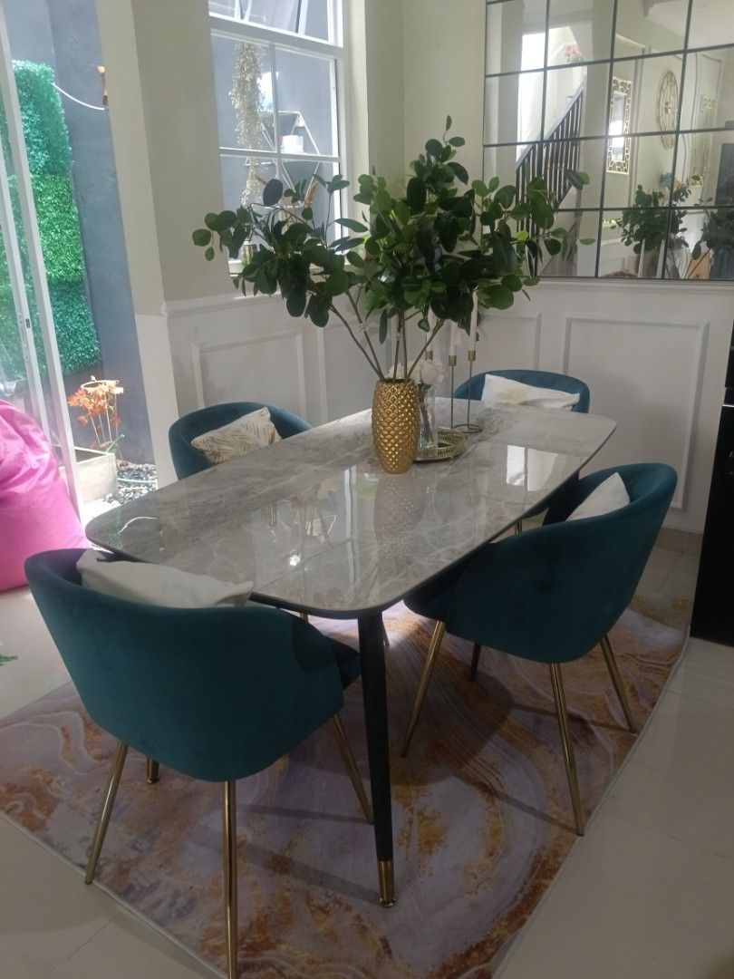 Meja Makan Informa, Perabotan Rumah di Carousell