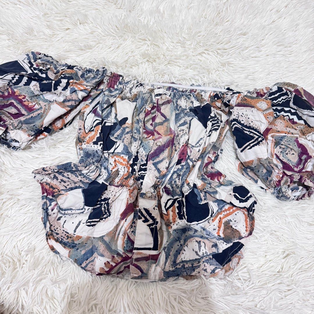 Off Shoulder Top (Category: Blouses) located in Manila. Submitted by tesaaa_ (Listing ID 1339271547, Image 1). Description: Once lang nagamit Good for Large - garterized .