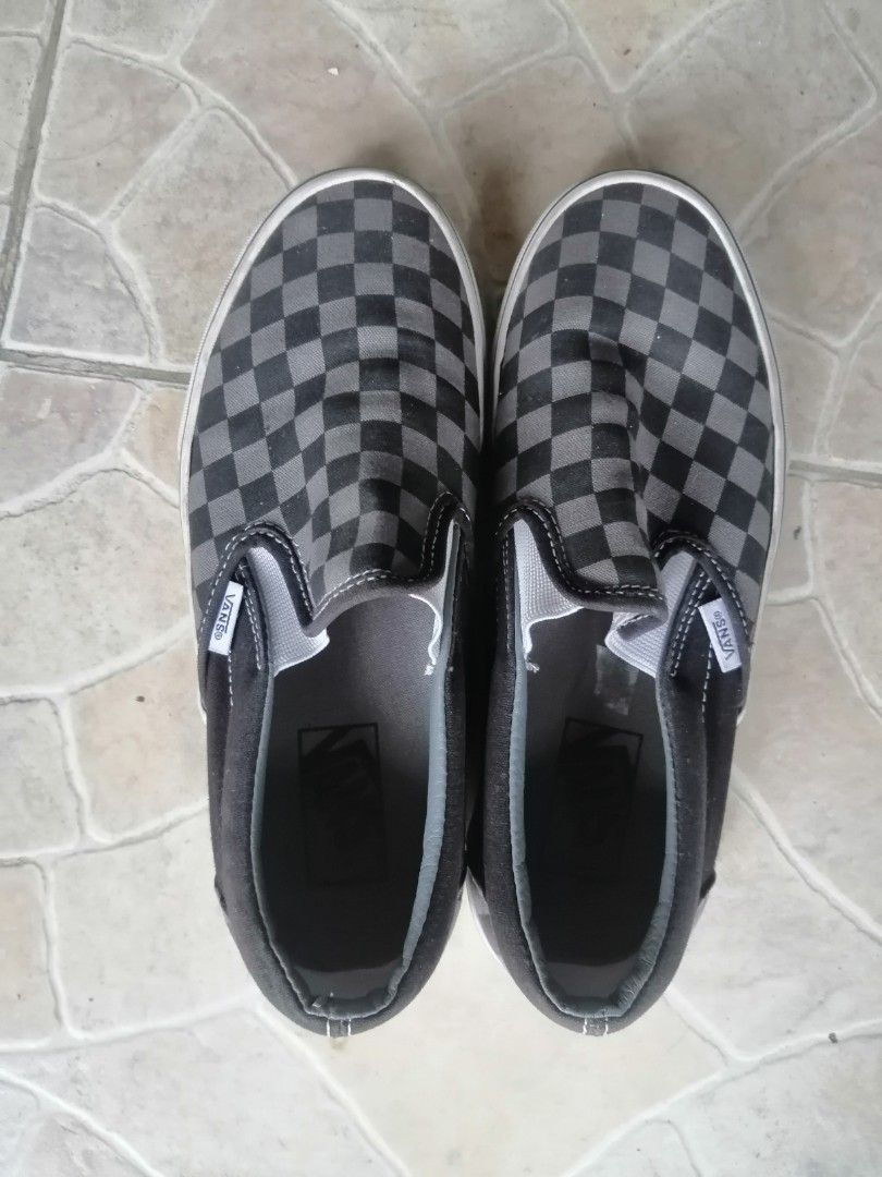 Original VANS (Category: Sneakers) located in Manila. Submitted by Bloomer (Listing ID 1339215755, Image 1). Description: US 7.5 women US 6 MEN Original no issue.