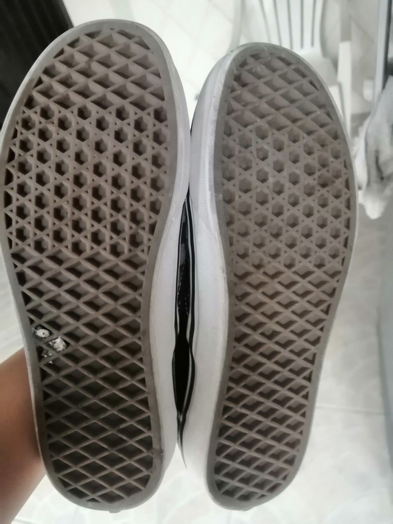 Original VANS (Category: Sneakers) located in Manila. Submitted by Bloomer (Listing ID 1339215755, Image 2). Description: US 7.5 women US 6 MEN Original no issue.