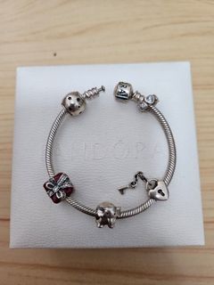 Pandora Bracelet (with 5 charms) (with box)64207019257729110