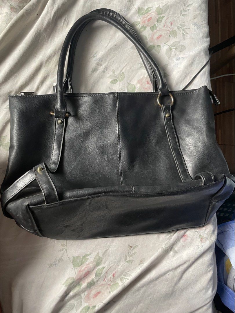 Parisian Black Shoulder bag Large size (Category: Shoulder Bags) located in Bacoor. Submitted by shelle07 (Listing ID 1339191227, Image 1). Description: Parisian bag .