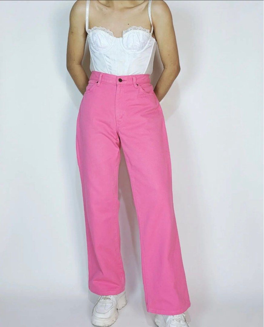 Pink Straight-cut Jeans (Category: Jeans) located in Taguig. Submitted by stxff_ (Listing ID 1339332493, Image 3). Description: Pink high-waist straight- cut jeans with back pockets Brand: Bobson Size: W 31” | L 39” Rise: 11” (front) | 13” (back) *please note that colors may vary due to lighting. first few photos are shot with studio lighting, the rest are under fluorescent lights RFS: too big for me .