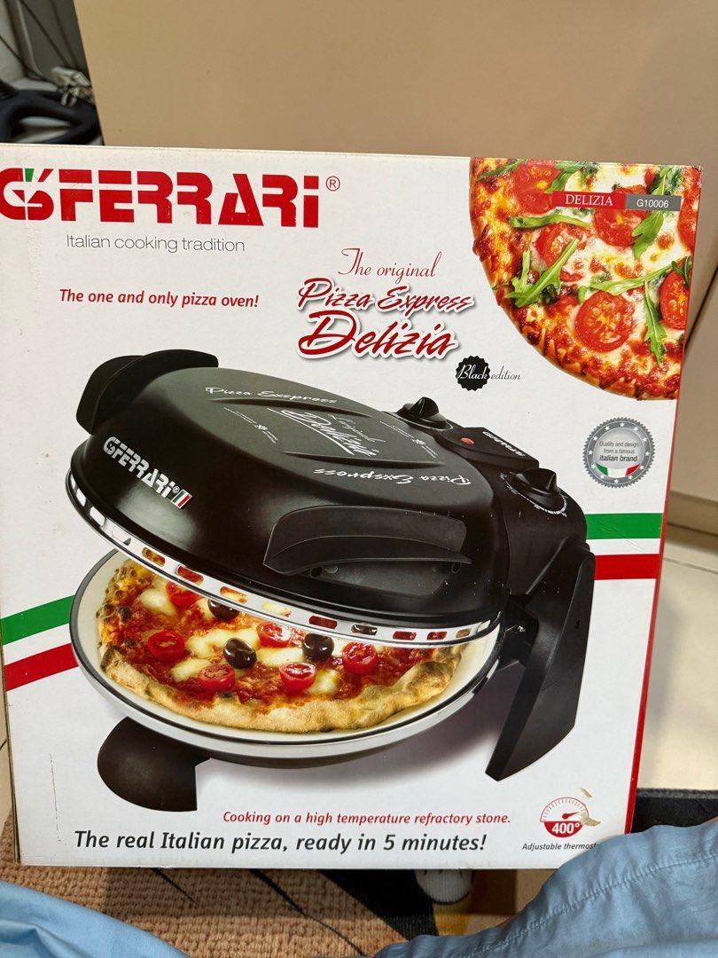 Pizza maker oven (Category: Cookware & Accessories) located in Makati City. Submitted by allsortsofme (Listing ID 1339277862, Image 1). Description: Pizza maker Color black Used once Slightly negotiable.