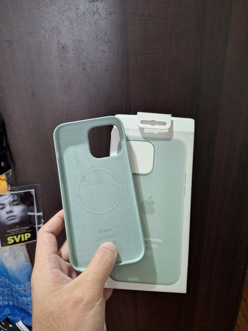 Silicone case for iphone 14 pro max (Category: Other Gadgets) located in Manila. Submitted by delkidmodels (Listing ID 1339211051, Image 2). Description: iphone 14 pro max silicone case with magsafe check niyo nalang po issue sa pics 1k nalang meet up around makati or lalamove.