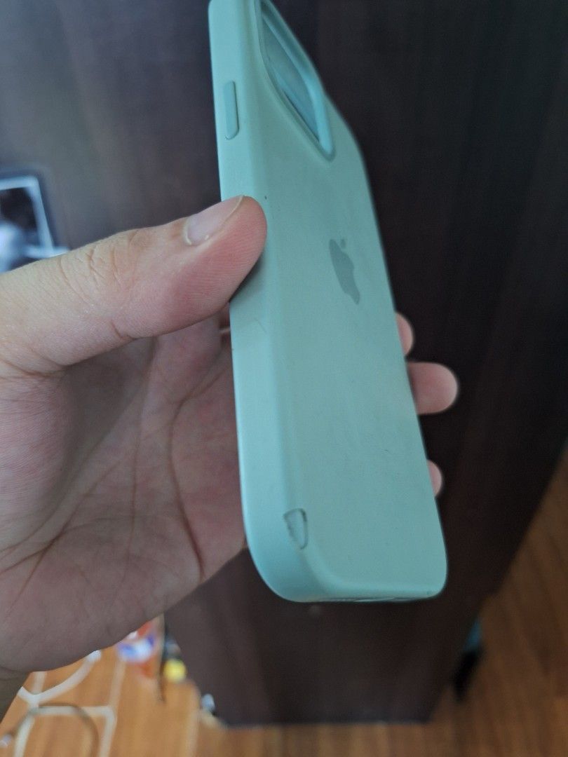 Silicone case for iphone 14 pro max (Category: Other Gadgets) located in Manila. Submitted by delkidmodels (Listing ID 1339211051, Image 3). Description: iphone 14 pro max silicone case with magsafe check niyo nalang po issue sa pics 1k nalang meet up around makati or lalamove.