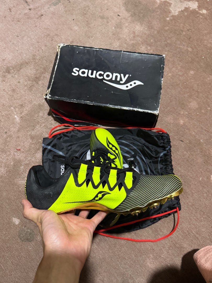Spike Saucony Showdown 4 Men s Fashion Footwear Boots on Carousell