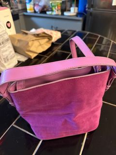 (Category: ) located in . Submitted by closetcleanup_things (Listing ID 1339204439, Image 1). Description: .