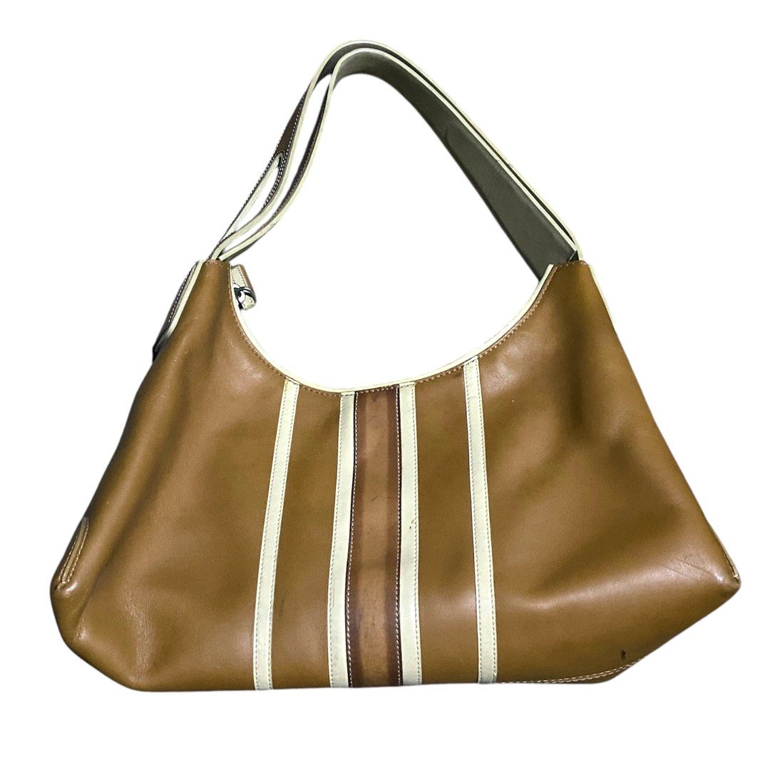 Tod’s Hand/Shoulder Bag (Category: Luxury Bags & Wallets) located in Quezon City. Submitted by julyissue (Listing ID 1339319436, Image 1). Description: Vintage Tod’s Hand/Shoulder Bag With Triangular Silhouette Exact Model is not ID Issue on the 3rd slide. MOP | Gcash Payment First Tags: quite luxury, jil sander, vintage handbag .