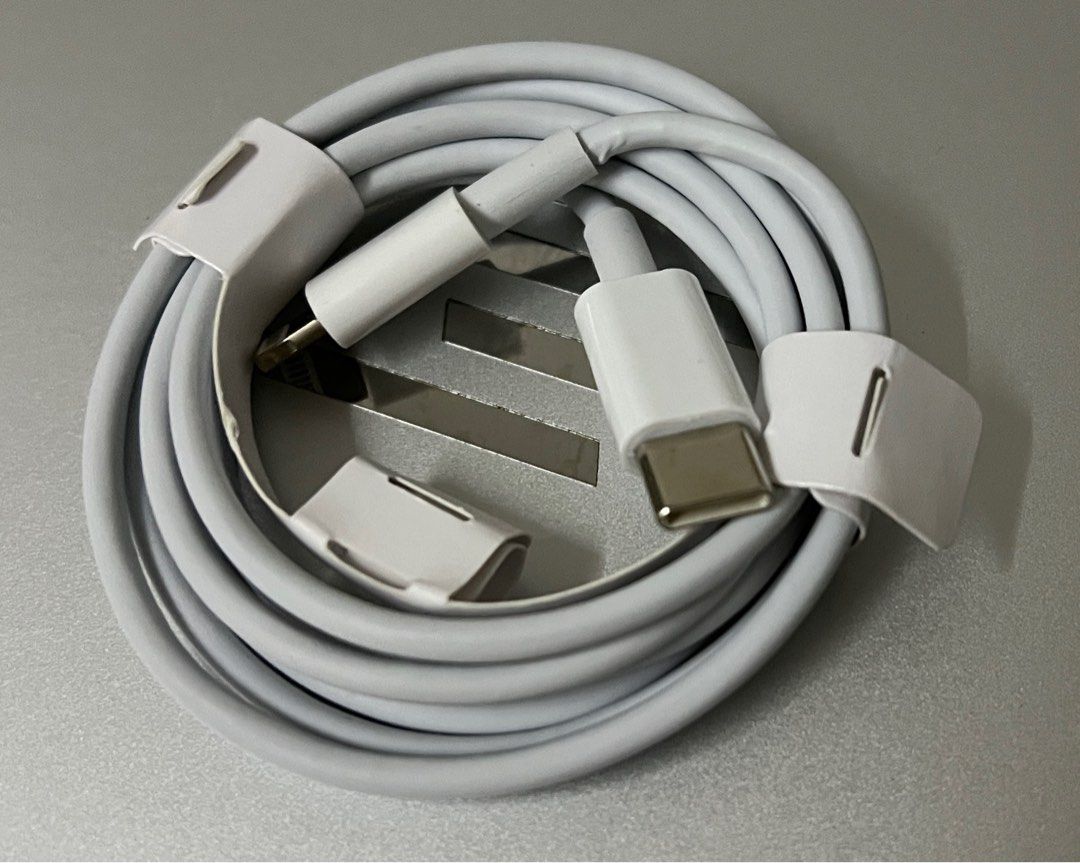 Type C Cable (Category: Chargers & Cables) located in Kuala Lumpur. Submitted by mun_ching (Listing ID 1339323910, Image 1). Description: .