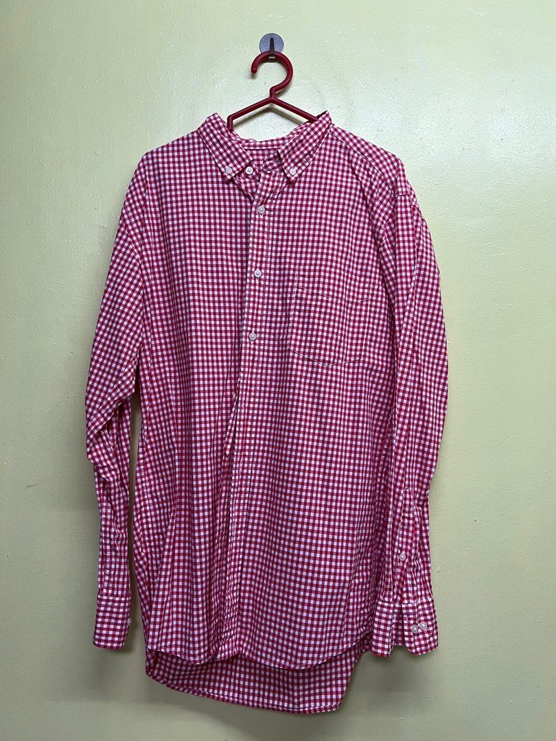 Uniqlo Casual Long sleeves Large (Category: Formal Shirts) located in Manila. Submitted by aaaaa584 (Listing ID 1339185091, Image 1). Description: Uniqlo Long sleeves Large Barely used Location: Cubao.