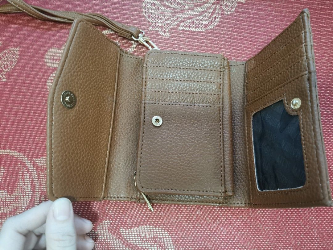 wallet (Category: Wallets & Card holders) located in Cainta. Submitted by ronz05 (Listing ID 1339308065, Image 3). Description: used once. good as new.