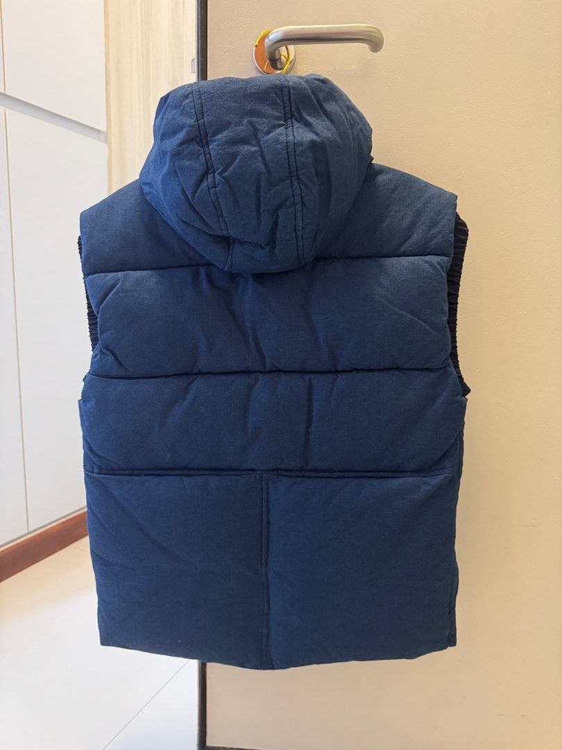 Winter jacket (Category: Coats, Jackets and Outerwear) located in Singapore. Submitted by orisis (Listing ID 1339201580, Image 3). Description: Brand new. Wear in style while u travel 👍🏻🍀.