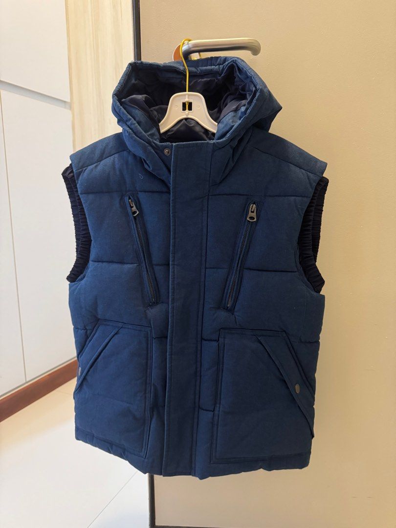 Winter jacket (Category: Coats, Jackets and Outerwear) located in Singapore. Submitted by orisis (Listing ID 1339201580, Image 2). Description: Brand new. Wear in style while u travel 👍🏻🍀.
