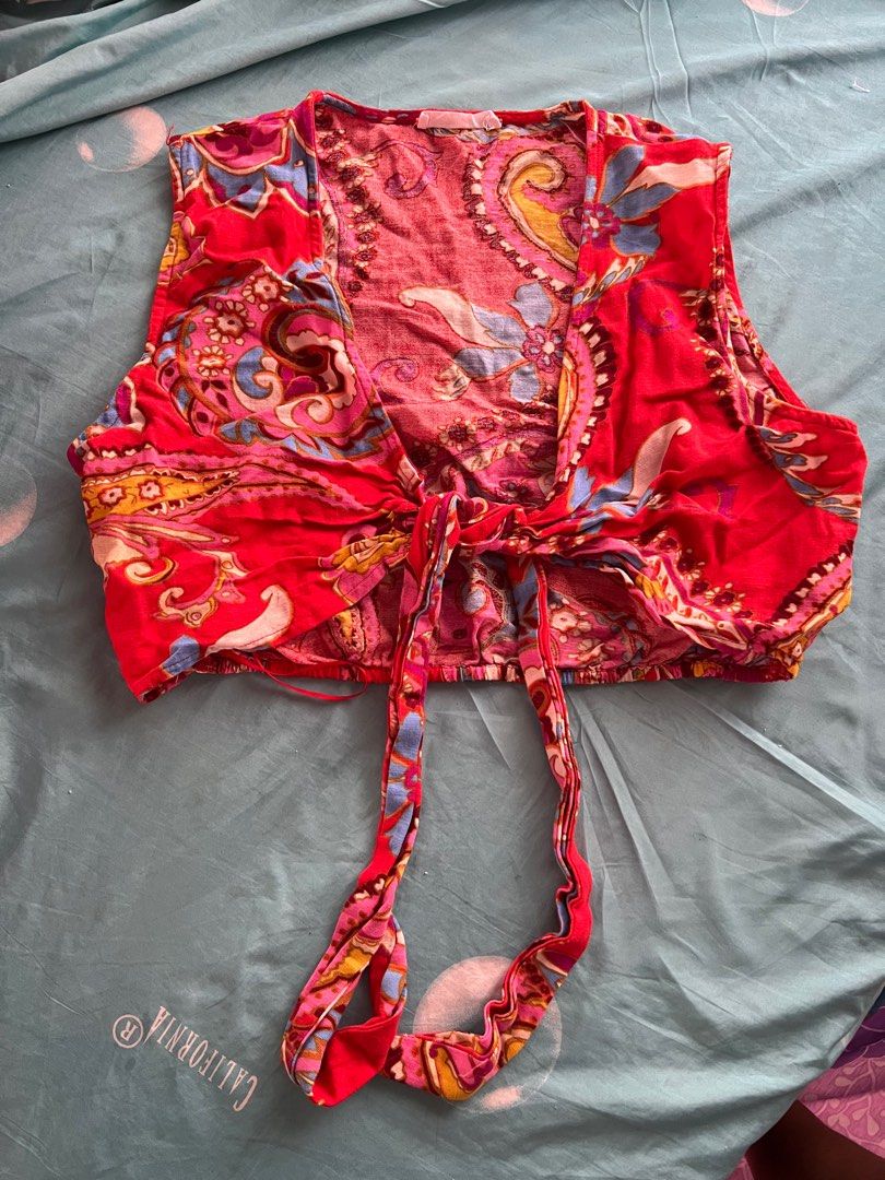 Wrap around top (Category: Sleeveless) located in Surigao. Submitted by chip_munk (Listing ID 1339244891, Image 1). Description: Small.