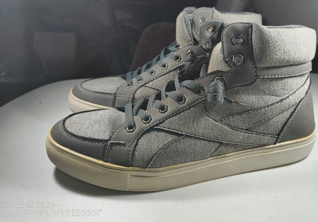 ZALORA HI-CUT GRAY SNEAKERS (Category: Sneakers) located in Paranaque City. Submitted by arnattack (Listing ID 1339286566, Image 1). Description: ** fixed price (none negotiable) ** original box included SIZE 9 US mens WHAT YOU SEE IT IS WHAT YOU GET VERY IMPORTANT!!! **full payment of item/s required prior pick-up (read reviews for peace of mind) ** payment channels are ONLY through GCash, Securtiy Bank and Union Bank ** item is always avail unl