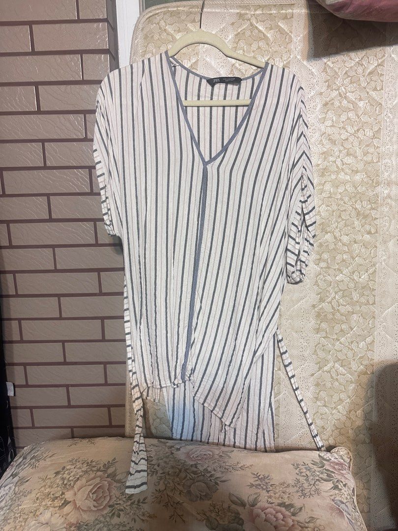 由 uuuuud (刊登 ID 1339298701，圖片 1) 提交，位於 台北市 (Taipei) 的 Zara 麻料直條紋長版綁帶上衣 M (類別：其他上衣)，說明：非專業賣家不接受任何理由退換貨。