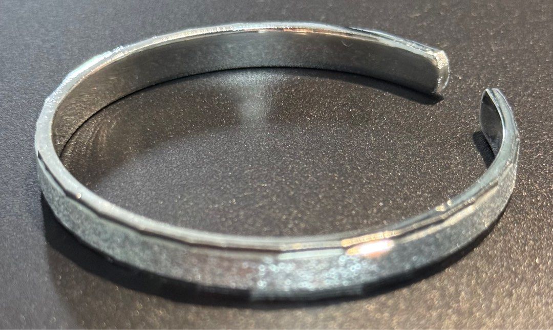 Solid silver bangles (Category: Bracelets) located in Singapore. Submitted by kai3133 (Listing ID 1341022275, Image 2). Description: 💫999 solid silver bangles. ————————————— Item A: Photo 1&2 (2pcs) Diameter:5.8cm Width:6mm Thickness:2mm Weight:23.5g ———————————— Item B: Photo 3&4 Diameter:58mm Width:14mm Thickness:2mm Weight:~51g ———————————— Item C: Photo 5&6 (2pcs) Diameter:58mm Width:12mm Thickness:1.5mm Weight:~31g ———————————— $45 each.Pri