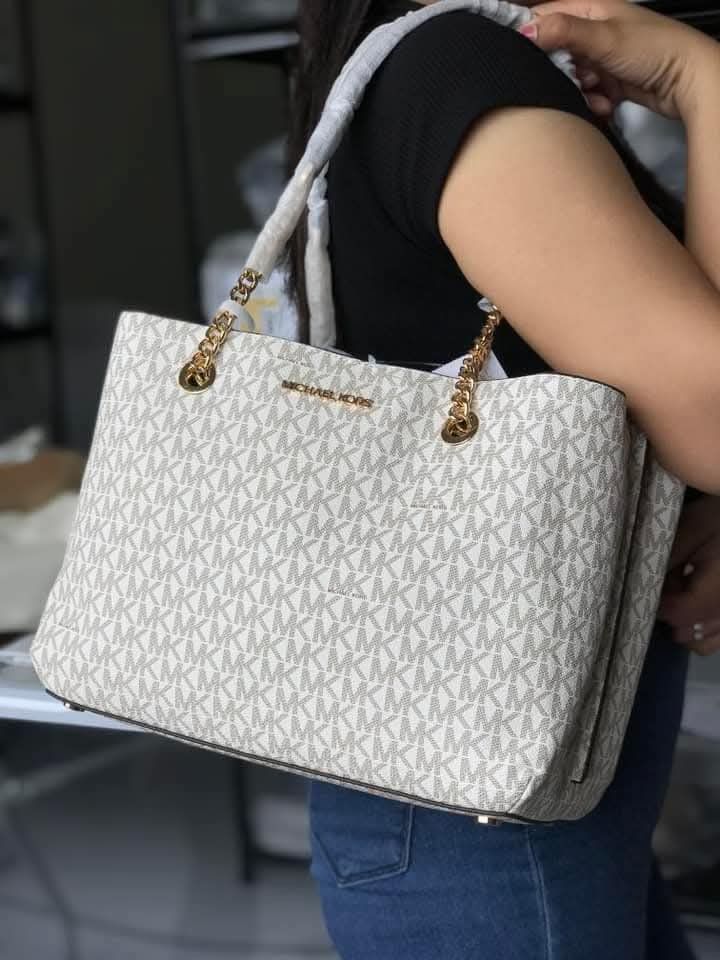 🍀 MK Teagen Satchel (Category: Luxury Bags & Wallets) located in Manila. Submitted by shan_kenz (Listing ID 1340879608, Image 1). Description: 🍀 MK Teagen Satchel ▪️ 30 x 23 x 15 💰P2,600 ▪️Actual photo ▪️Plus SF.