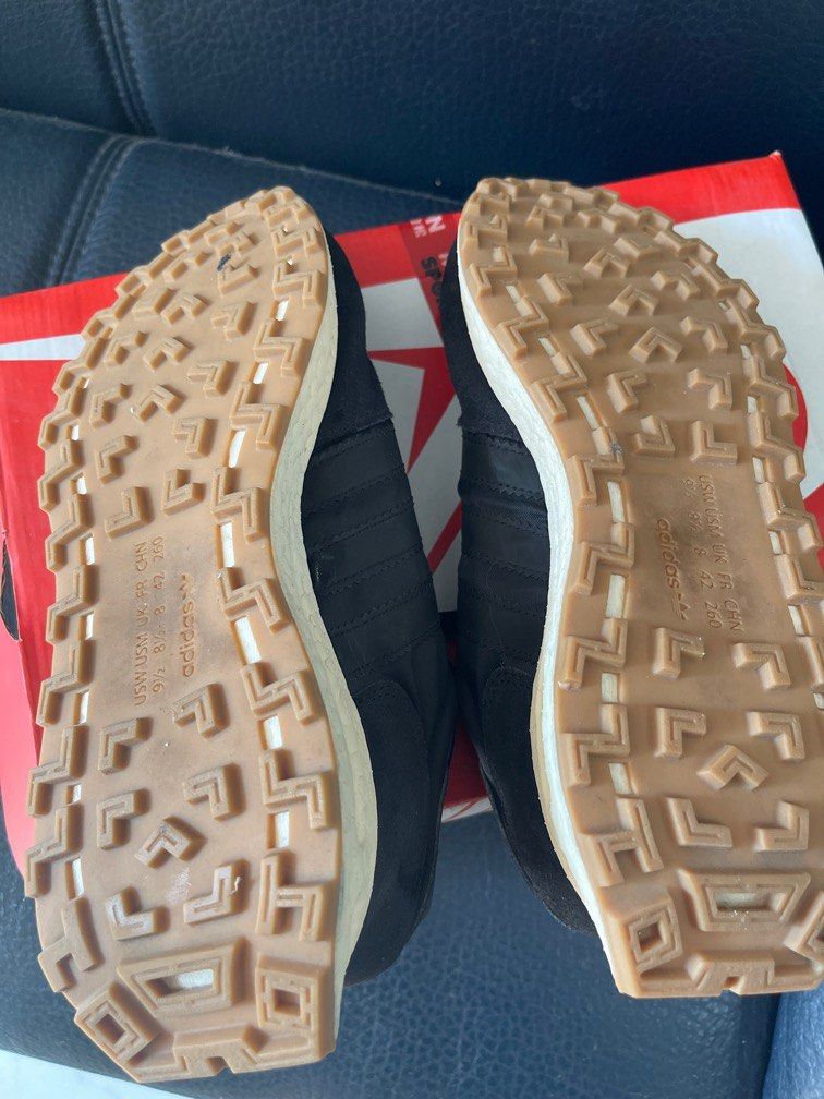 Adidas （分類：波鞋）位於 Hong Kong。 由 aape. 提交（商品編號 1340892021，圖片 4）。簡介： Adidas 波鞋size UK size 8 -保證真貨-可以試試對鞋才購買😊☺️👍-觀塘地鐵站 或往APM商場試鞋☺️。