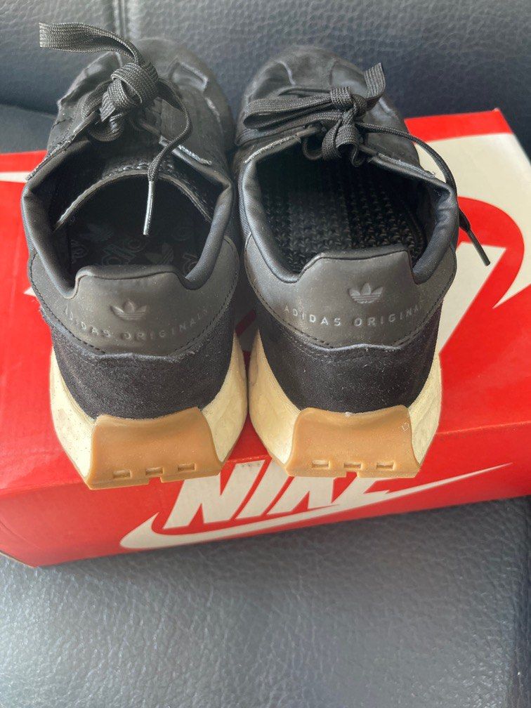 Adidas （分類：波鞋）位於 Hong Kong。 由 aape. 提交（商品編號 1340892021，圖片 3）。簡介： Adidas 波鞋size UK size 8 -保證真貨-可以試試對鞋才購買😊☺️👍-觀塘地鐵站 或往APM商場試鞋☺️。