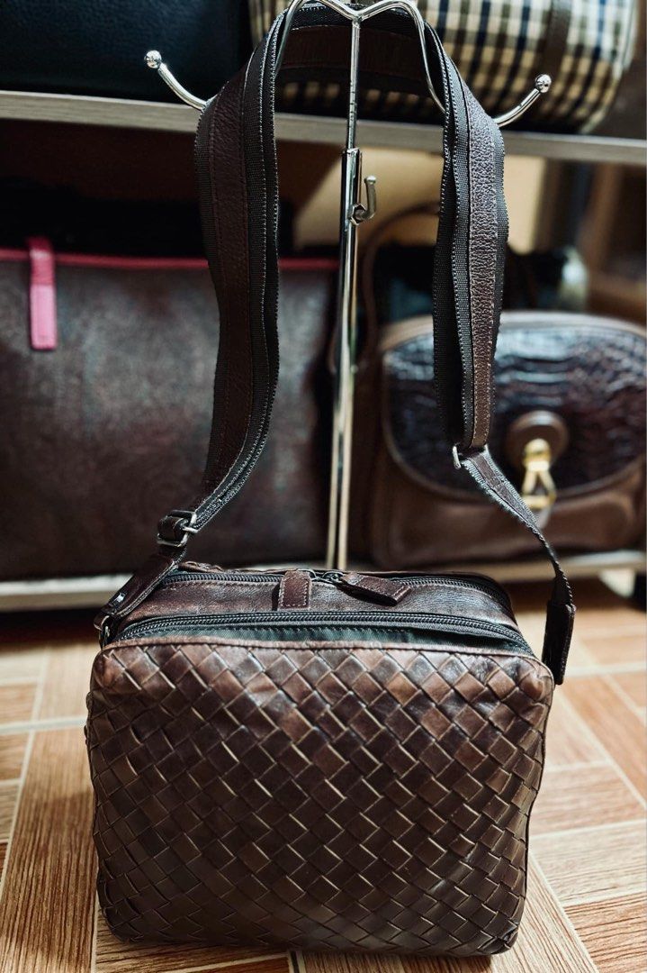 BAG Genuine Leather Unisex (Category: Cross-body Bags) located in Antipolo. Submitted by MSelection (Listing ID 1340975892, Image 1). Description: .
