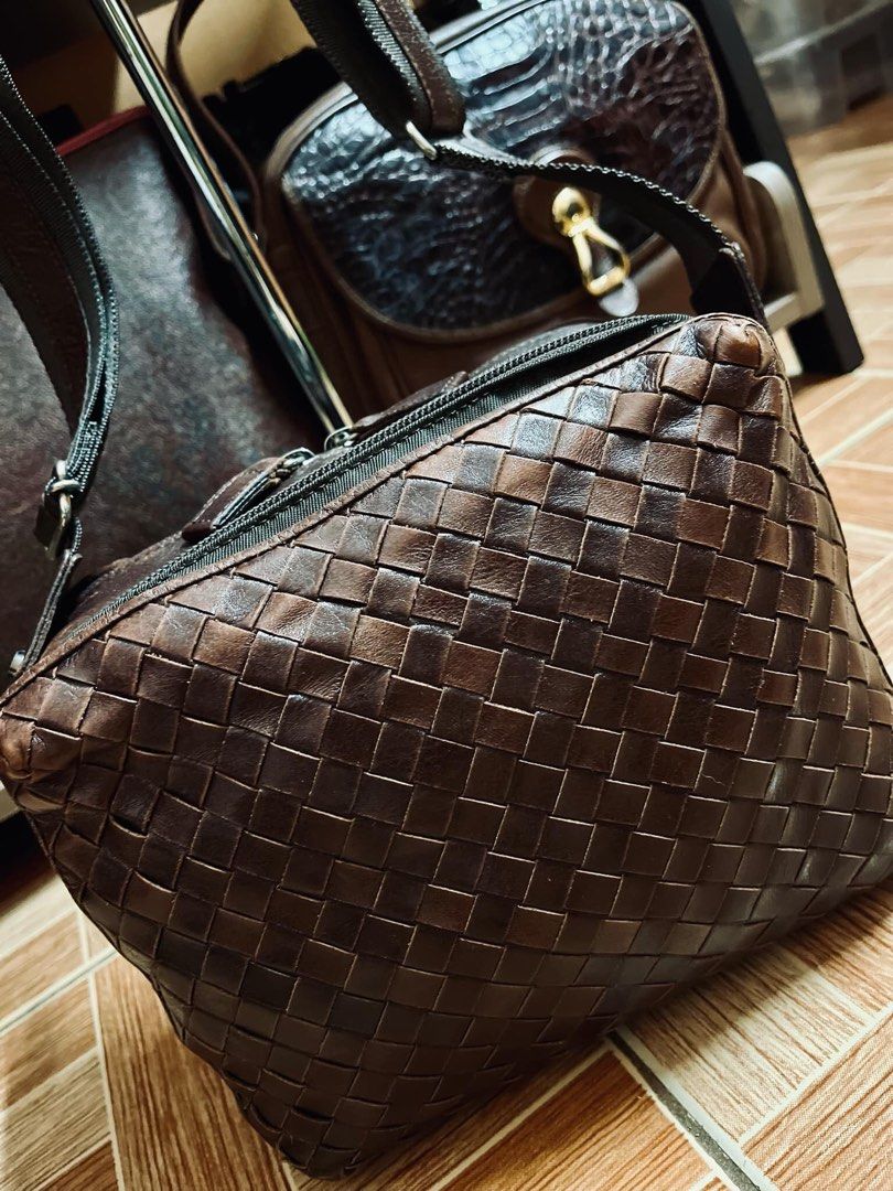 BAG Genuine Leather Unisex (Category: Cross-body Bags) located in Antipolo. Submitted by MSelection (Listing ID 1340975892, Image 2). Description: .