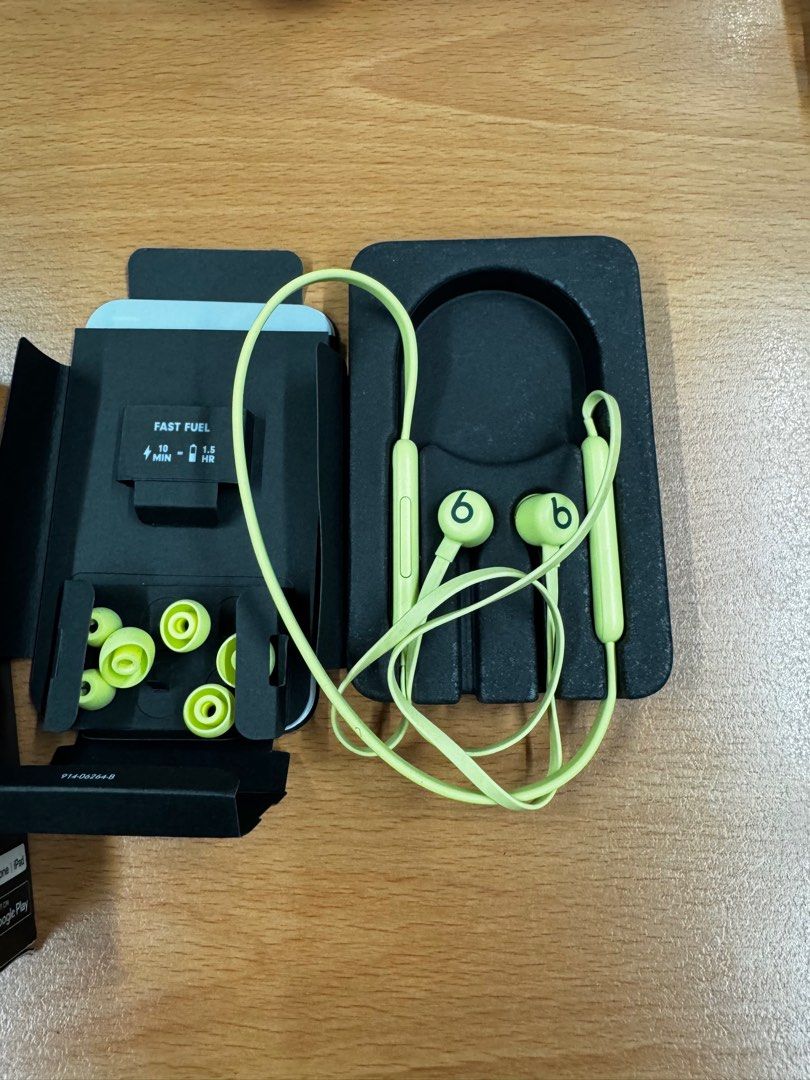 Beats flex (Category: Earphones) located in Quezon City. Submitted by ellamenopi (Listing ID 1340951696, Image 1). Description: Hardly used.