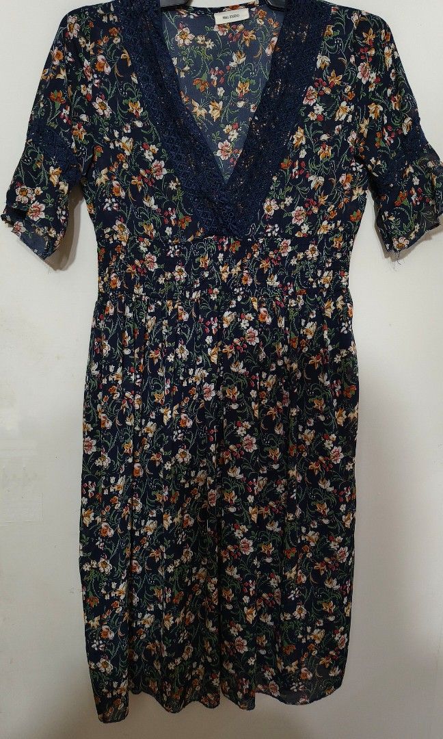 Blue Floral Smocked Dress (Category: Dresses) located in Manila. Submitted by kaiprelovedthings (Listing ID 1340925823, Image 1). Description: Rfs: Decluterring.