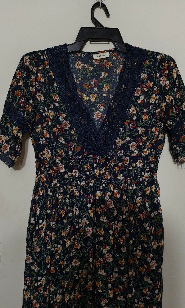 Blue Floral Smocked Dress (Category: Dresses) located in Manila. Submitted by kaiprelovedthings (Listing ID 1340925823, Image 2). Description: Rfs: Decluterring.