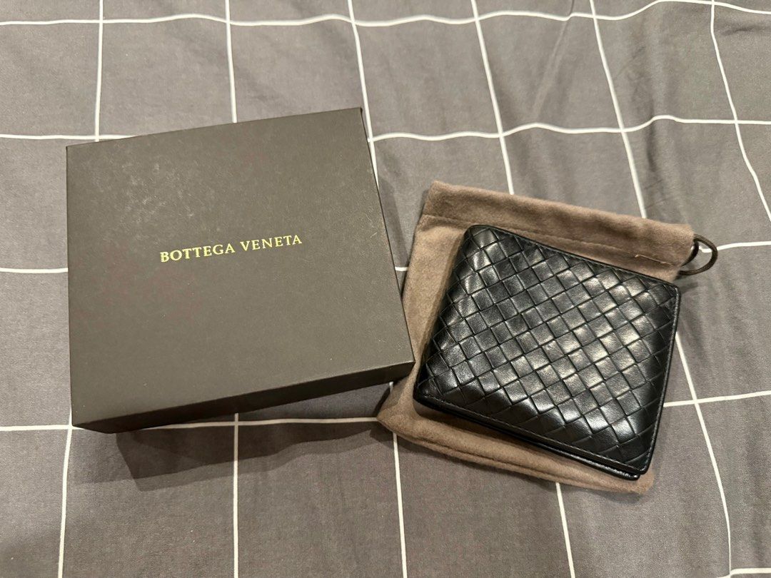 Bottega Veneta (Category: Luxury Bags & Wallets) located in Quezon City. Submitted by pathdz (Listing ID 1340904174, Image 1). Description: Bottega men’s wallet Black With box and dust bag.
