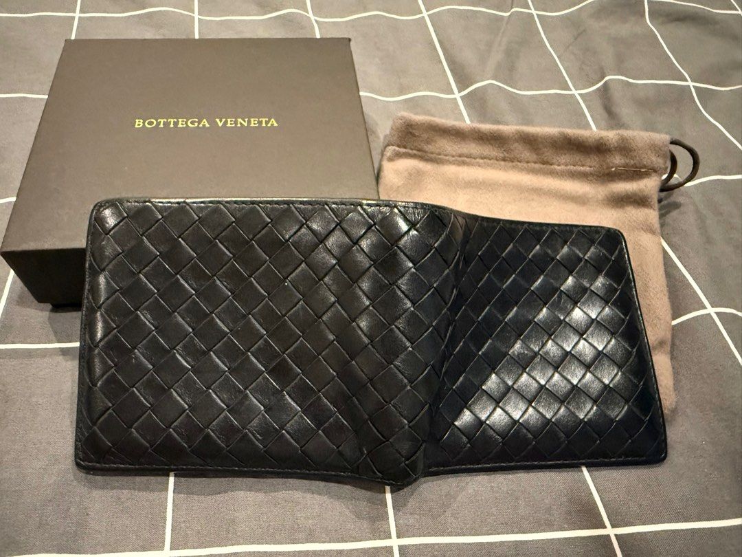Bottega Veneta (Category: Luxury Bags & Wallets) located in Quezon City. Submitted by pathdz (Listing ID 1340904174, Image 3). Description: Bottega men’s wallet Black With box and dust bag.