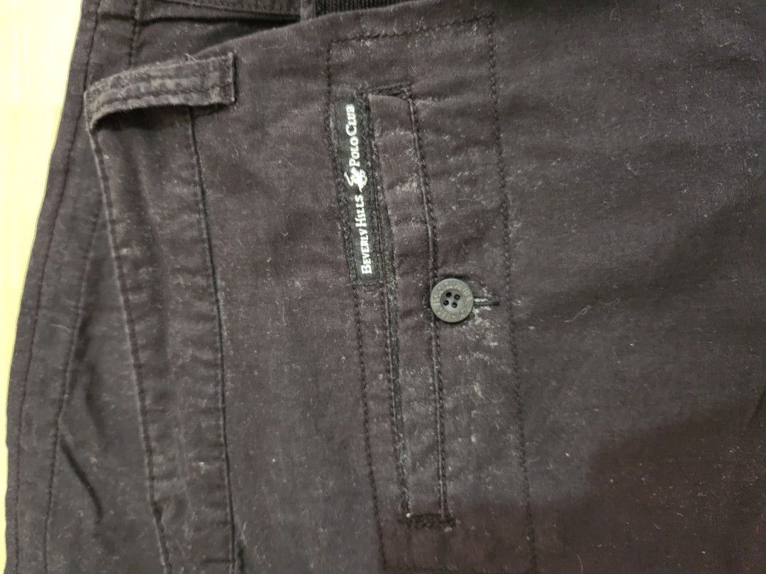 Cargo Shorts (Category: Shorts) located in Quezon City. Submitted by 1manwolfpack (Listing ID 1340912595, Image 3). Description: Size US 44.