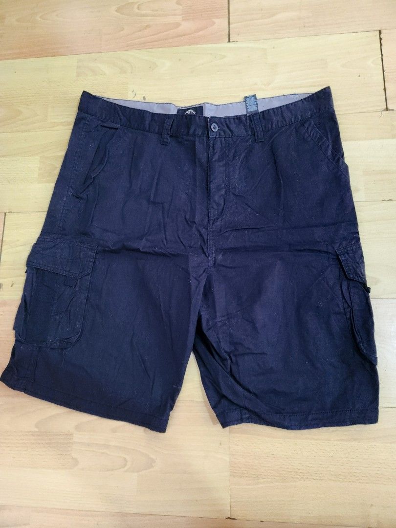 Cargo Shorts (Category: Shorts) located in Quezon City. Submitted by 1manwolfpack (Listing ID 1340912595, Image 1). Description: Size US 44.