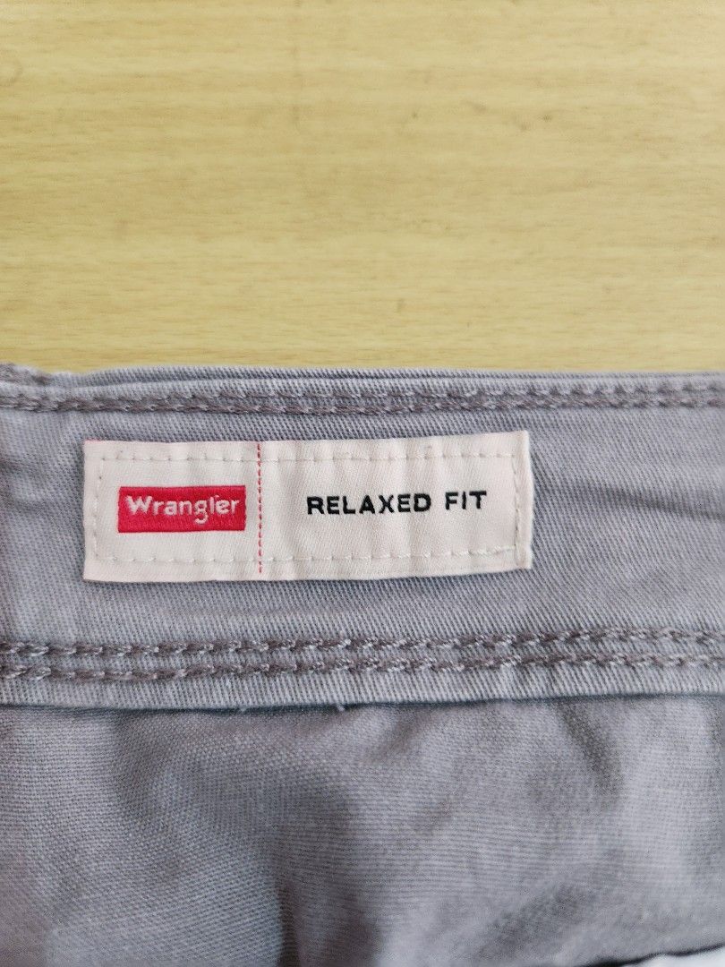 Cargo Shorts (Category: Shorts) located in Quezon City. Submitted by 1manwolfpack (Listing ID 1340962940, Image 2). Description: U.S. size 44.
