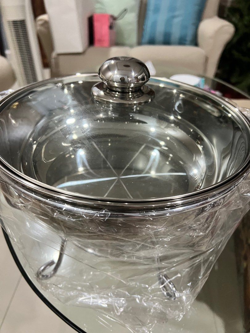 Chafing dish (Category: Other Kitchenware & Tableware) located in San Juan City. Submitted by iambernie (Listing ID 1340987210, Image 3). Description: Item is brand new but box is already ugly. Never used. Just kept in storage Only taken out for picture taking .