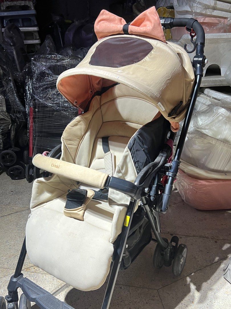 Combi Diaclasse White Label ▫️Automatic four caster wheels ▫️Reversible & adjustable handle (Category: Strollers) located in Bacoor. Submitted by japanbeibishop (Listing ID 1340981994, Image 3). Description: Combi Diaclasse White Label ▫️Automatic four caster wheels ▫️Reversible & adjustable handle ▫️Lightweight ▫️One hand Open-Close ▫️Five point safety harness ▫️Safe for newborn to toddler age ▫️Full canopy blocks out uv rays with peekaboo windo