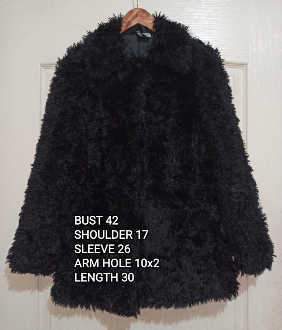 DIVIDED H M BLACK FAUX FUR COAT JACKET PRELOVED Women s Fashion Coats Jackets and Outerwear on Carousell