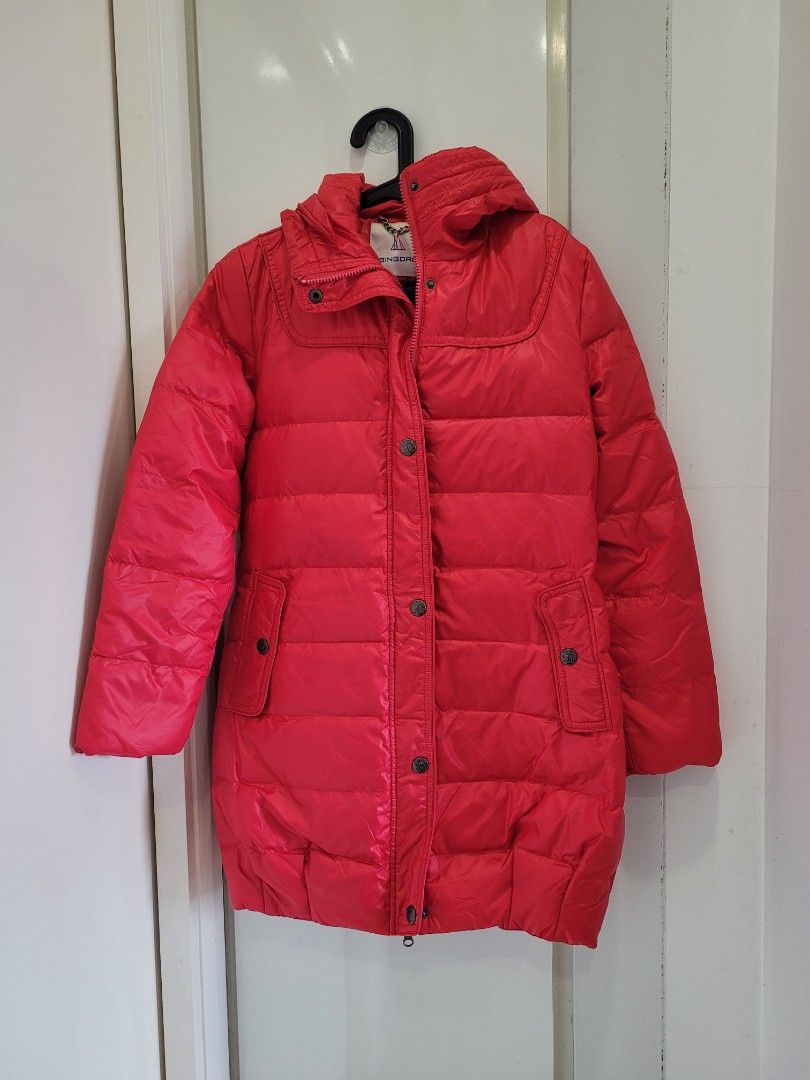 Down Jacket (Category: Coats, Jackets and Outerwear) located in Singapore. Submitted by jane426 (Listing ID 1340873039, Image 1). Description: size: Body length: 82cm body width: 51cm.