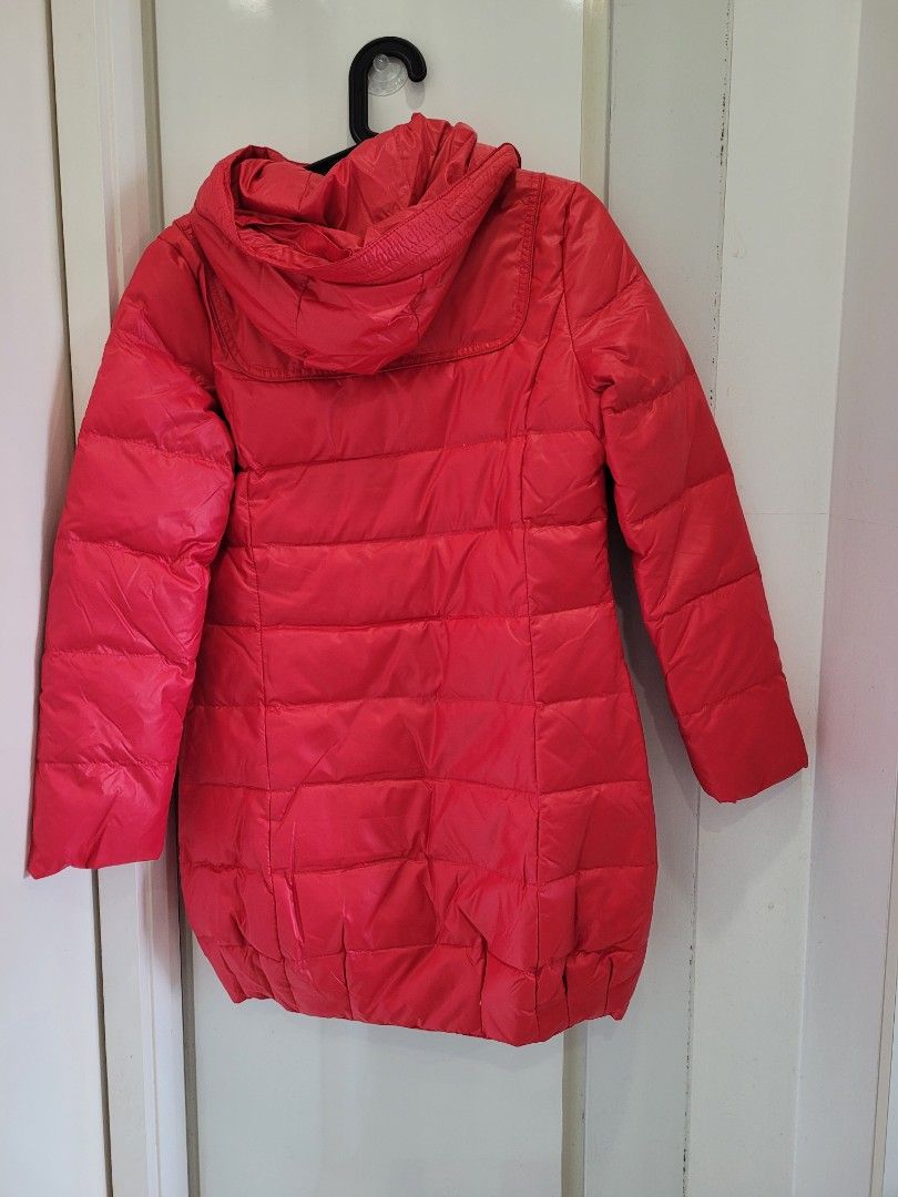 Down Jacket (Category: Coats, Jackets and Outerwear) located in Singapore. Submitted by jane426 (Listing ID 1340873039, Image 2). Description: size: Body length: 82cm body width: 51cm.