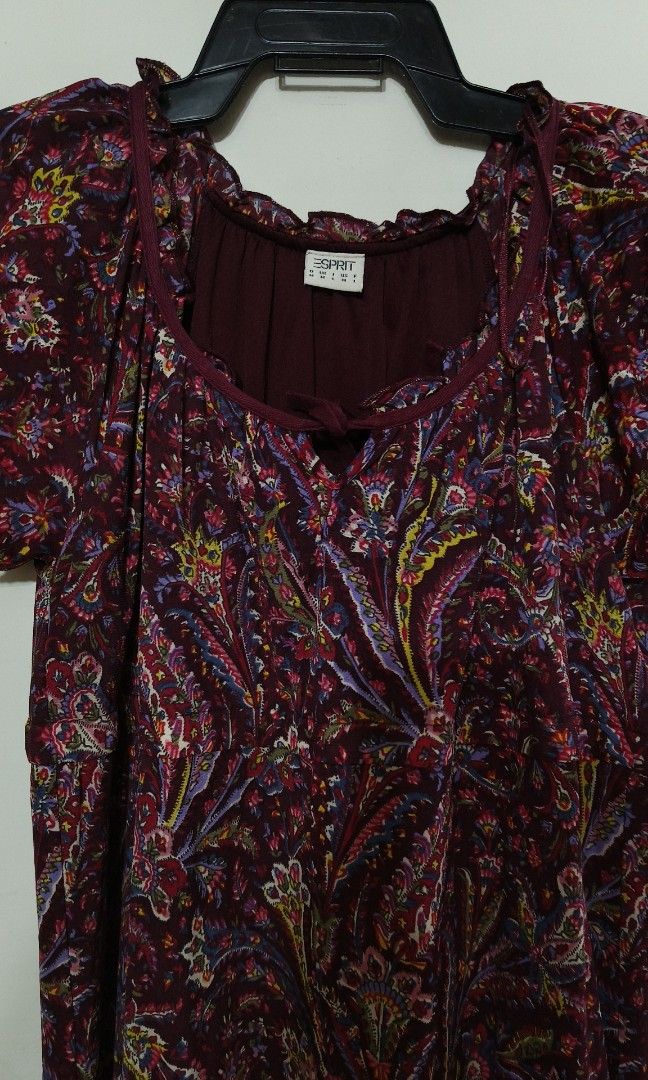 Esprit Paisley Maroon Dress (Category: Dresses) located in Manila. Submitted by kaiprelovedthings (Listing ID 1340924543, Image 2). Description: Rfs: Decluterring.