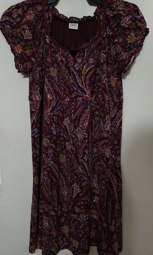 Esprit Paisley Maroon Dress (Category: Dresses) located in Manila. Submitted by kaiprelovedthings (Listing ID 1340924543, Image 1). Description: Rfs: Decluterring.