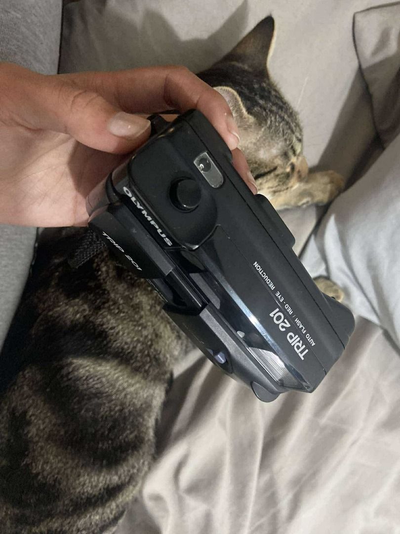 Film Camera- Olympus Trip 201- Auto Flash (Category: Cameras) located in Caloocan City. Submitted by alaizaaara44085 (Listing ID 1340930320, Image 1). Description: Never tried or tested, but looks okay pa. Hindi po kasama yung pusa Shipping thru LBC/meet up in SM Baguio.