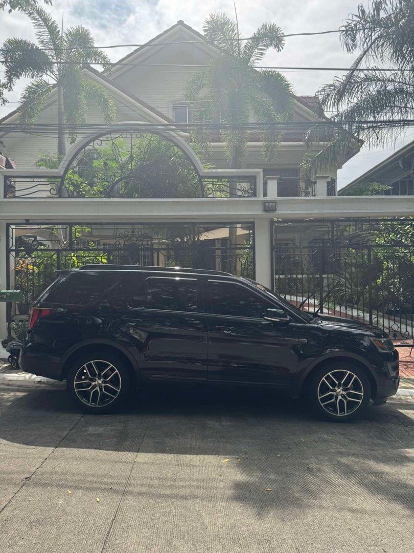 Ford Explorer V6 3.5L Sport Auto (Category: Used Cars) located in Muntinlupa City. Submitted by nmphk (Listing ID 1340876158, Image 3). Description: Casa maintained 3.5L V6 Engine 2017 Ford Explorer “S” 83000 odo Automatic New battery as of April 2026 In great condition Complete papers .