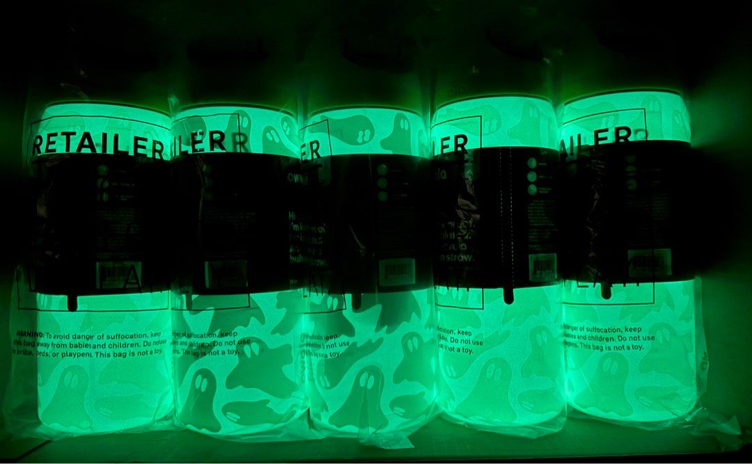 Original Owala Freesip 32oz Glow in the Dark (Category: Water Bottles & Tumblers) located in Paranaque City. Submitted by guyonlineshop (Listing ID 1340949293, Image 1). Description: It’s your chance to get this limited Edition Glow in the Dark Owala bottles! Hurry! Last Few Bottles left! FS: Original Owala Freesip 32oz Color Drop - Boo-ya - Php4999 Mop: Gcash Mod: Lalamove or J&T sf c/o buyer Loc: Paranaque *I noticed that the glow differs per b