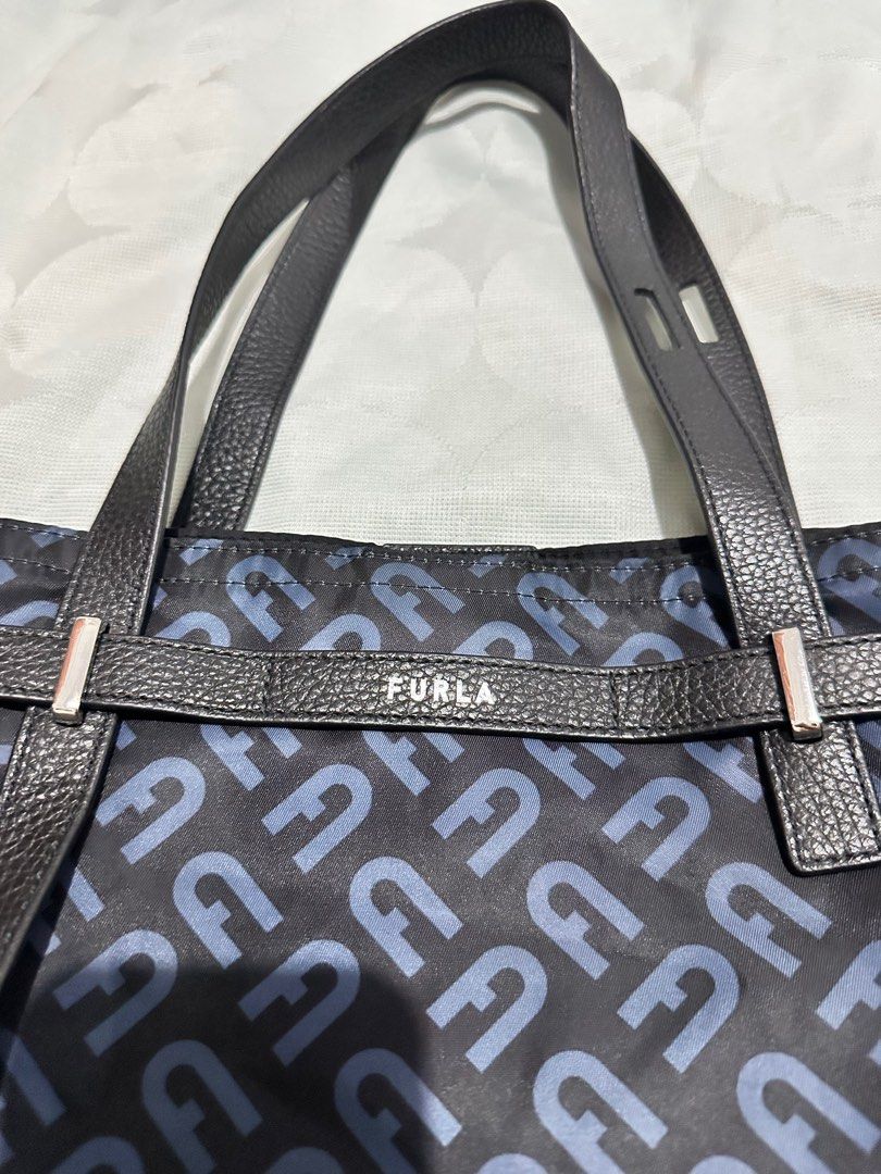 Furla Large Tote Bag (Category: Luxury Bags & Wallets) located in Manila. Submitted by jslnd (Listing ID 1340960483, Image 3). Description: Furla Large Tote Bag Comes with dustbag Fits laptop Can be used as office bag No flaws Can ship asap .